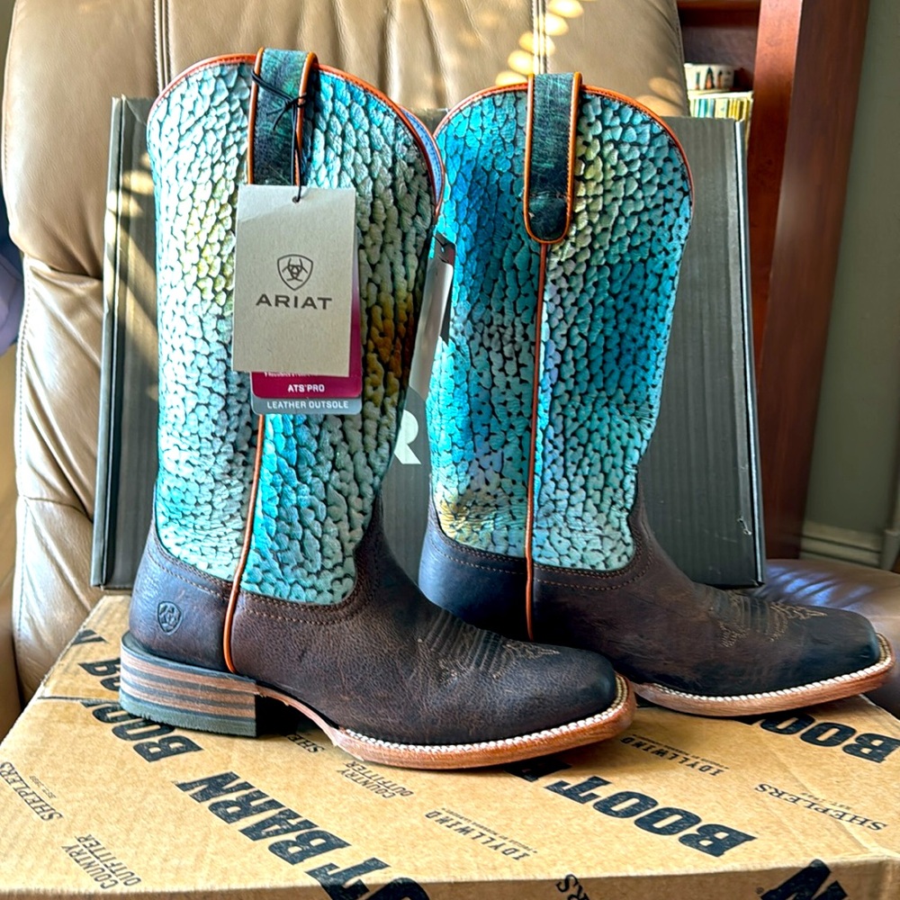 💕Gorgeous Ariat Women’s Broad Square Toe Rainbow Gringa Boot!🌈